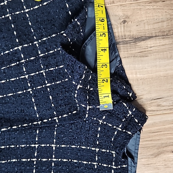 ❄C. Luce Tweed Black & Metallic Shorts - Picture 6 of 10